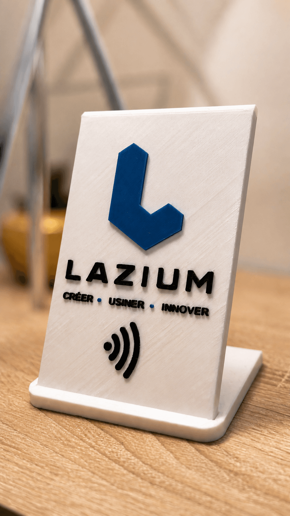 Présentoir NFC personnalisé LAZIUM imprimé en 3D